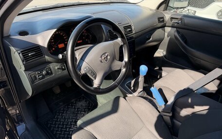 Toyota Avensis III рестайлинг, 2005 год, 700 000 рублей, 5 фотография