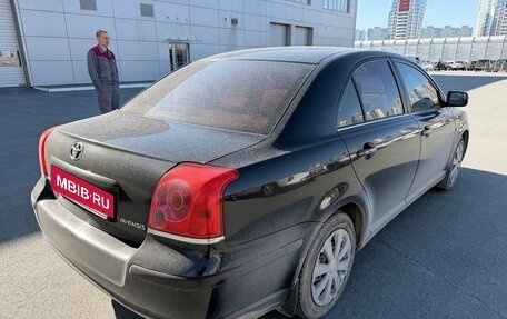 Toyota Avensis III рестайлинг, 2005 год, 700 000 рублей, 3 фотография