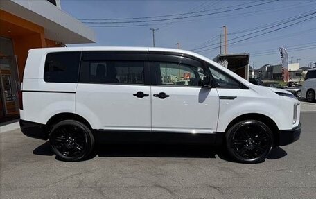 Mitsubishi Delica D:5 I, 2023 год, 2 800 000 рублей, 5 фотография