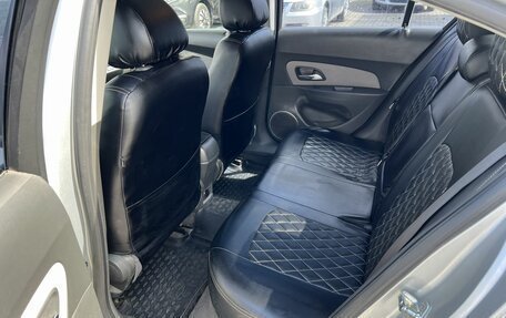 Chevrolet Cruze II, 2010 год, 800 000 рублей, 9 фотография