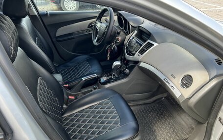 Chevrolet Cruze II, 2010 год, 800 000 рублей, 8 фотография