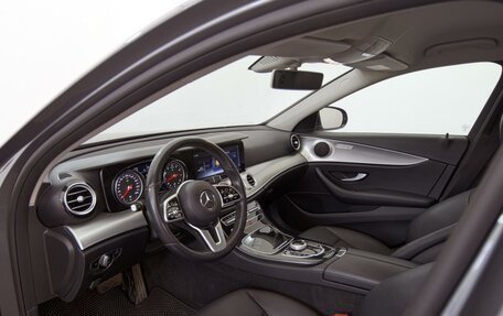 Mercedes-Benz E-Класс, 2019 год, 3 099 000 рублей, 17 фотография