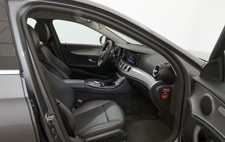 Mercedes-Benz E-Класс, 2019 год, 3 099 000 рублей, 16 фотография