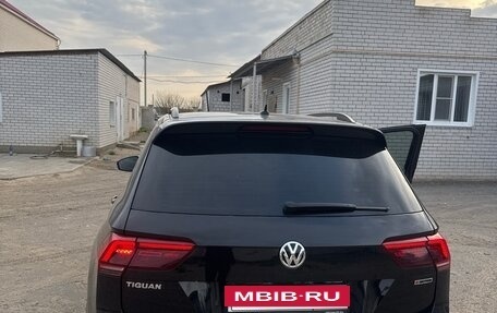 Volkswagen Tiguan II, 2020 год, 2 430 000 рублей, 2 фотография