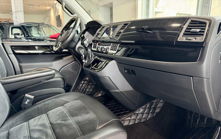 Volkswagen Multivan T6 рестайлинг, 2016 год, 4 249 000 рублей, 13 фотография