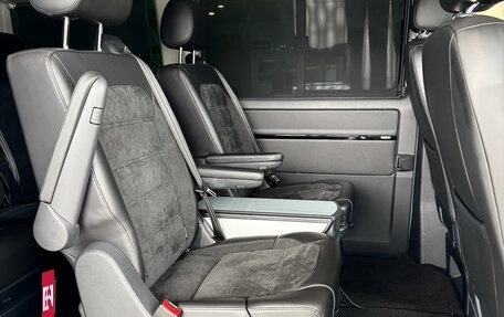 Volkswagen Multivan T6 рестайлинг, 2016 год, 4 249 000 рублей, 15 фотография