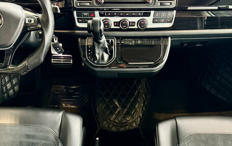 Volkswagen Multivan T6 рестайлинг, 2016 год, 4 249 000 рублей, 20 фотография