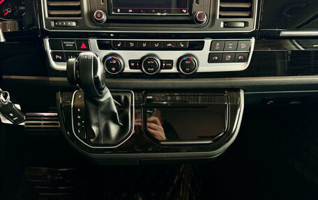 Volkswagen Multivan T6 рестайлинг, 2016 год, 4 249 000 рублей, 21 фотография