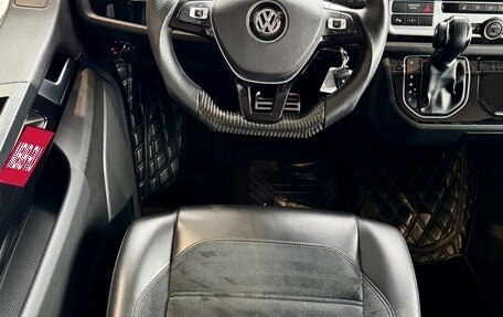 Volkswagen Multivan T6 рестайлинг, 2016 год, 4 249 000 рублей, 22 фотография