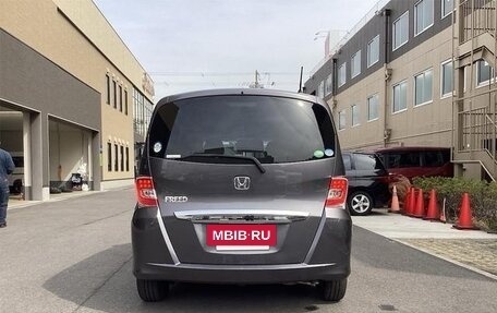 Honda Freed I, 2014 год, 800 000 рублей, 5 фотография