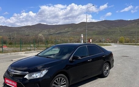 Toyota Camry, 2017 год, 1 800 000 рублей, 2 фотография