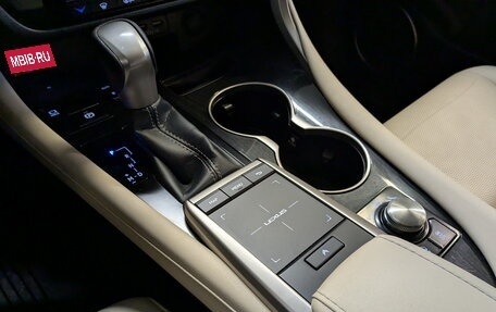 Lexus RX IV рестайлинг, 2021 год, 5 300 000 рублей, 30 фотография