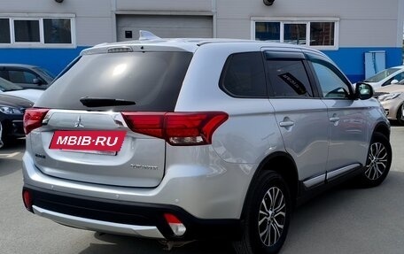Mitsubishi Outlander III рестайлинг 3, 2017 год, 1 679 000 рублей, 4 фотография