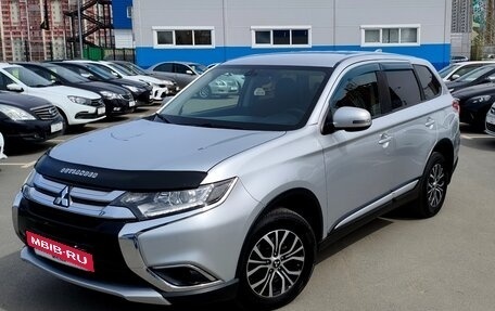 Mitsubishi Outlander III рестайлинг 3, 2017 год, 1 679 000 рублей, 2 фотография