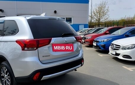 Mitsubishi Outlander III рестайлинг 3, 2017 год, 1 679 000 рублей, 8 фотография