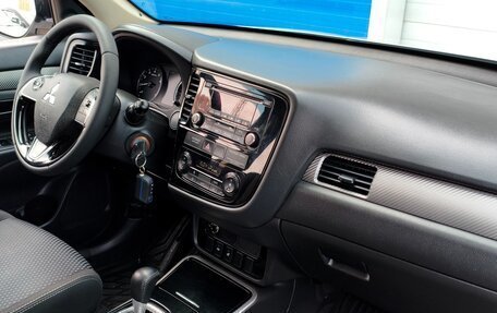 Mitsubishi Outlander III рестайлинг 3, 2017 год, 1 679 000 рублей, 22 фотография