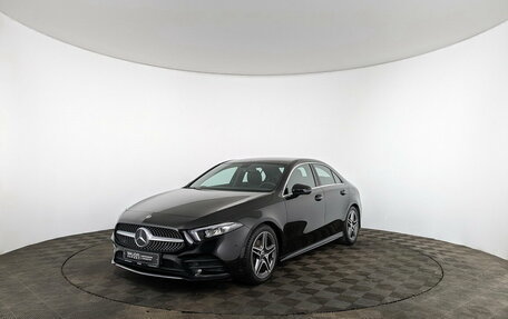 Mercedes-Benz A-Класс, 2019 год, 2 500 000 рублей, 1 фотография