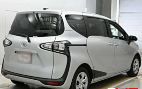 Toyota Sienta II, 2022 год, 985 000 рублей, 2 фотография
