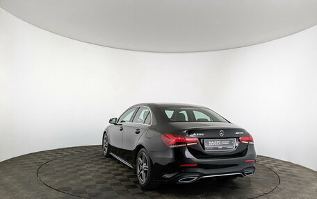 Mercedes-Benz A-Класс, 2019 год, 2 500 000 рублей, 7 фотография