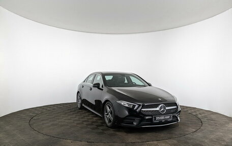 Mercedes-Benz A-Класс, 2019 год, 2 500 000 рублей, 3 фотография