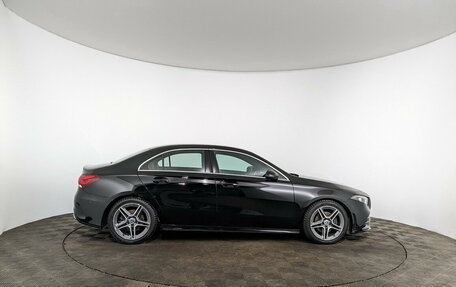 Mercedes-Benz A-Класс, 2019 год, 2 500 000 рублей, 4 фотография
