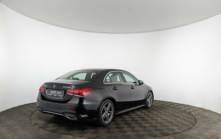 Mercedes-Benz A-Класс, 2019 год, 2 500 000 рублей, 5 фотография