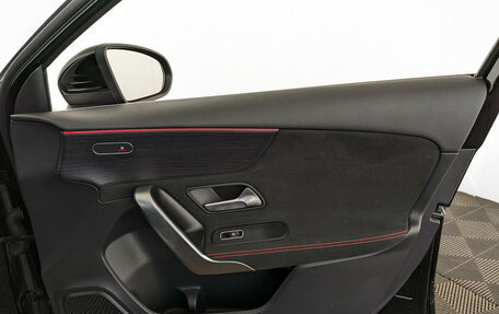 Mercedes-Benz A-Класс, 2019 год, 2 500 000 рублей, 25 фотография