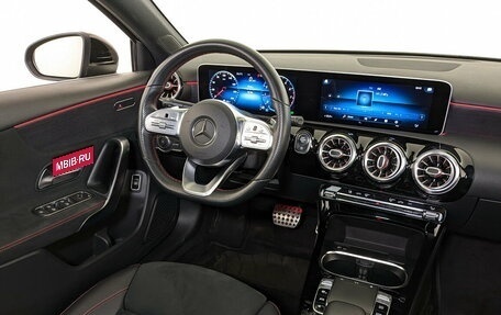 Mercedes-Benz A-Класс, 2019 год, 2 500 000 рублей, 26 фотография