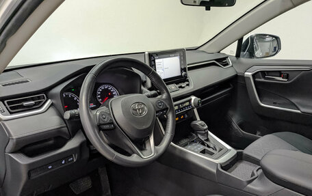 Toyota RAV4, 2020 год, 2 900 000 рублей, 14 фотография