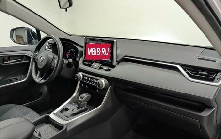 Toyota RAV4, 2020 год, 2 900 000 рублей, 12 фотография