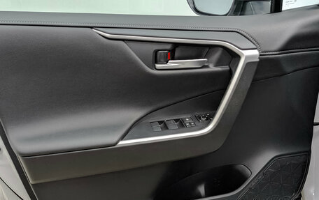 Toyota RAV4, 2020 год, 2 900 000 рублей, 18 фотография