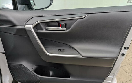 Toyota RAV4, 2020 год, 2 900 000 рублей, 23 фотография