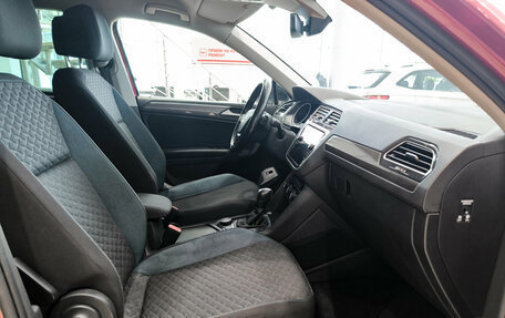 Volkswagen Tiguan II, 2019 год, 2 995 000 рублей, 15 фотография