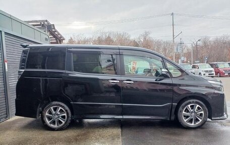 Toyota Voxy III, 2017 год, 1 750 000 рублей, 5 фотография