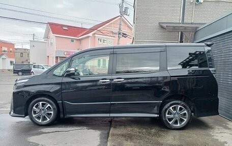 Toyota Voxy III, 2017 год, 1 750 000 рублей, 9 фотография