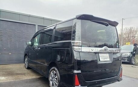 Toyota Voxy III, 2017 год, 1 750 000 рублей, 8 фотография