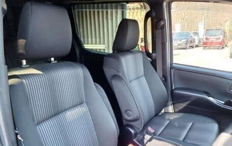 Toyota Voxy III, 2017 год, 1 750 000 рублей, 23 фотография