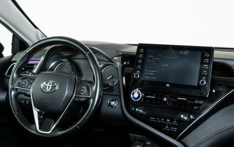Toyota Camry, 2021 год, 3 400 000 рублей, 13 фотография