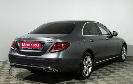 Mercedes-Benz E-Класс, 2018 год, 3 079 000 рублей, 5 фотография