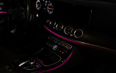 Mercedes-Benz E-Класс, 2018 год, 3 079 000 рублей, 29 фотография