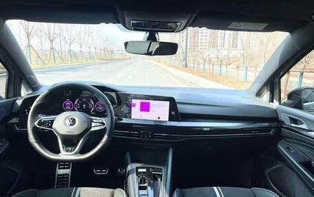 Volkswagen Golf VIII, 2023 год, 1 710 000 рублей, 13 фотография