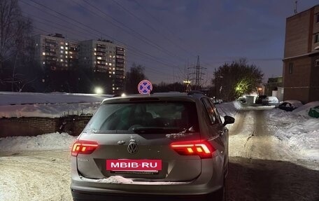 Volkswagen Tiguan II, 2019 год, 2 490 000 рублей, 3 фотография