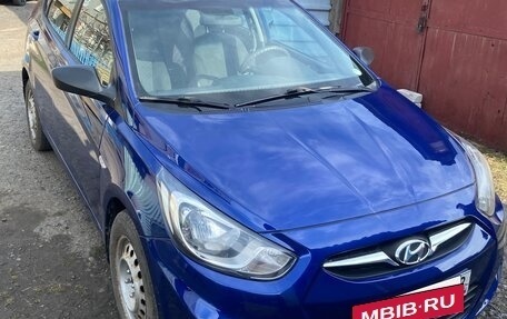 Hyundai Solaris II рестайлинг, 2012 год, 700 000 рублей, 3 фотография
