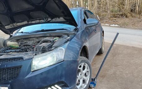 Chevrolet Cruze II, 2010 год, 550 000 рублей, 3 фотография