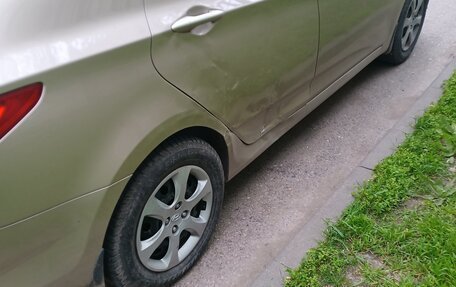 Hyundai Solaris II рестайлинг, 2011 год, 600 000 рублей, 4 фотография