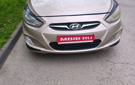 Hyundai Solaris II рестайлинг, 2011 год, 600 000 рублей, 2 фотография