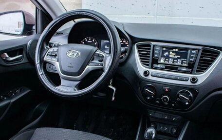 Hyundai Solaris II рестайлинг, 2018 год, 980 000 рублей, 10 фотография