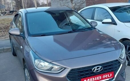 Hyundai Solaris II рестайлинг, 2018 год, 980 000 рублей, 5 фотография