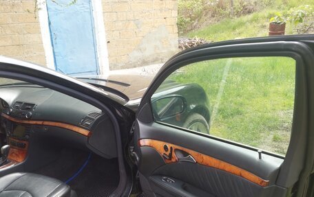 Mercedes-Benz E-Класс, 2004 год, 800 000 рублей, 5 фотография