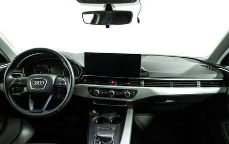 Audi A4, 2018 год, 2 399 700 рублей, 13 фотография